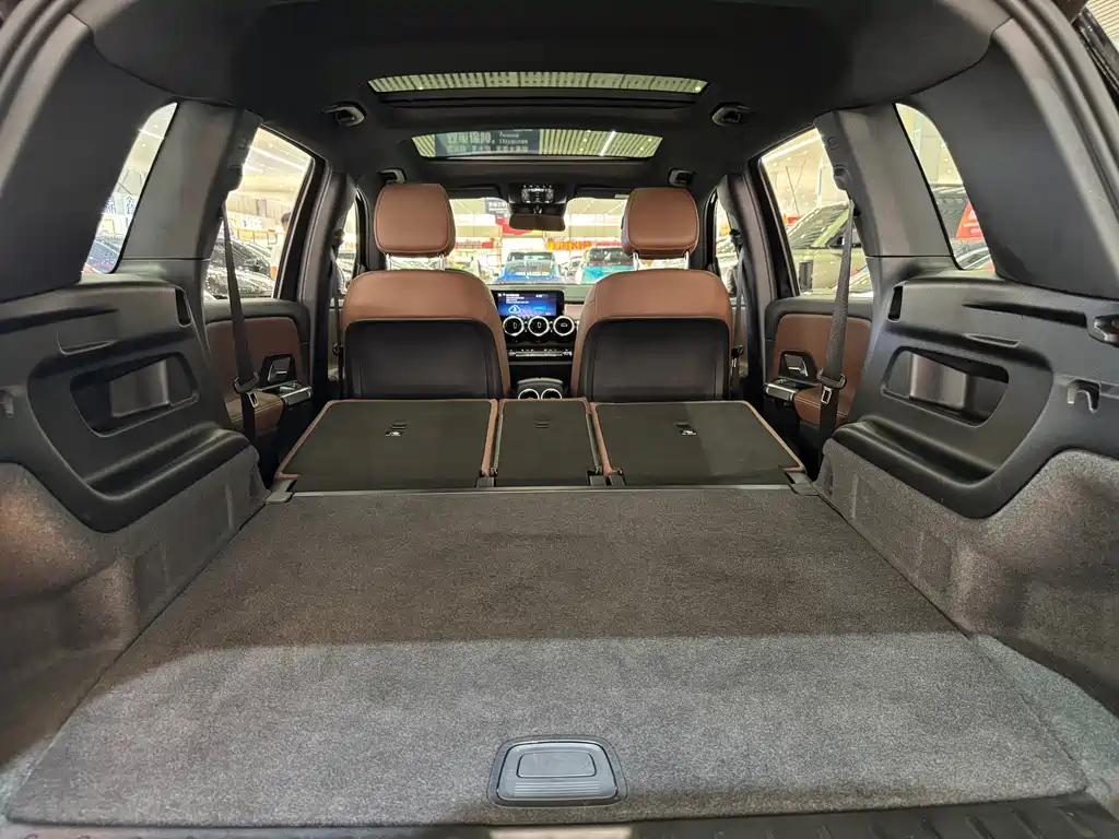MERCEDES BENZ GLB 2024
