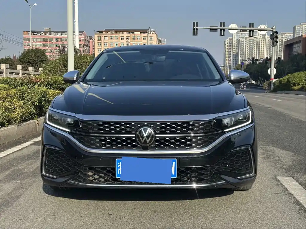 VOLKSWAGEN PASSAT 2023