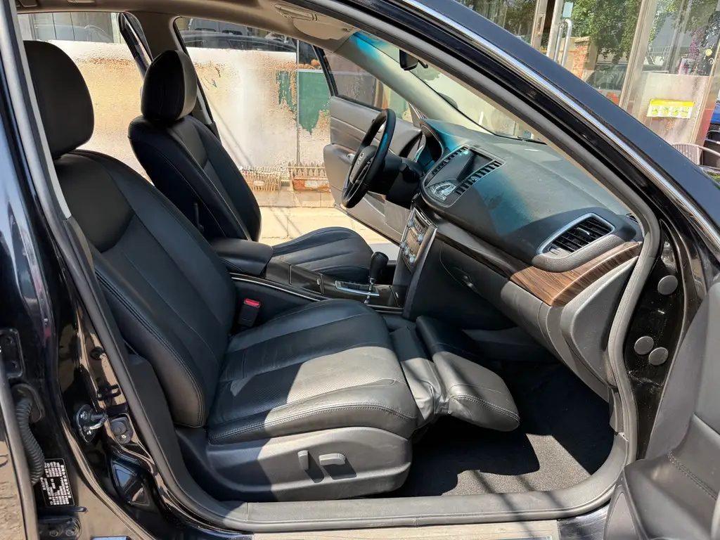 NISSAN TEANA 2011