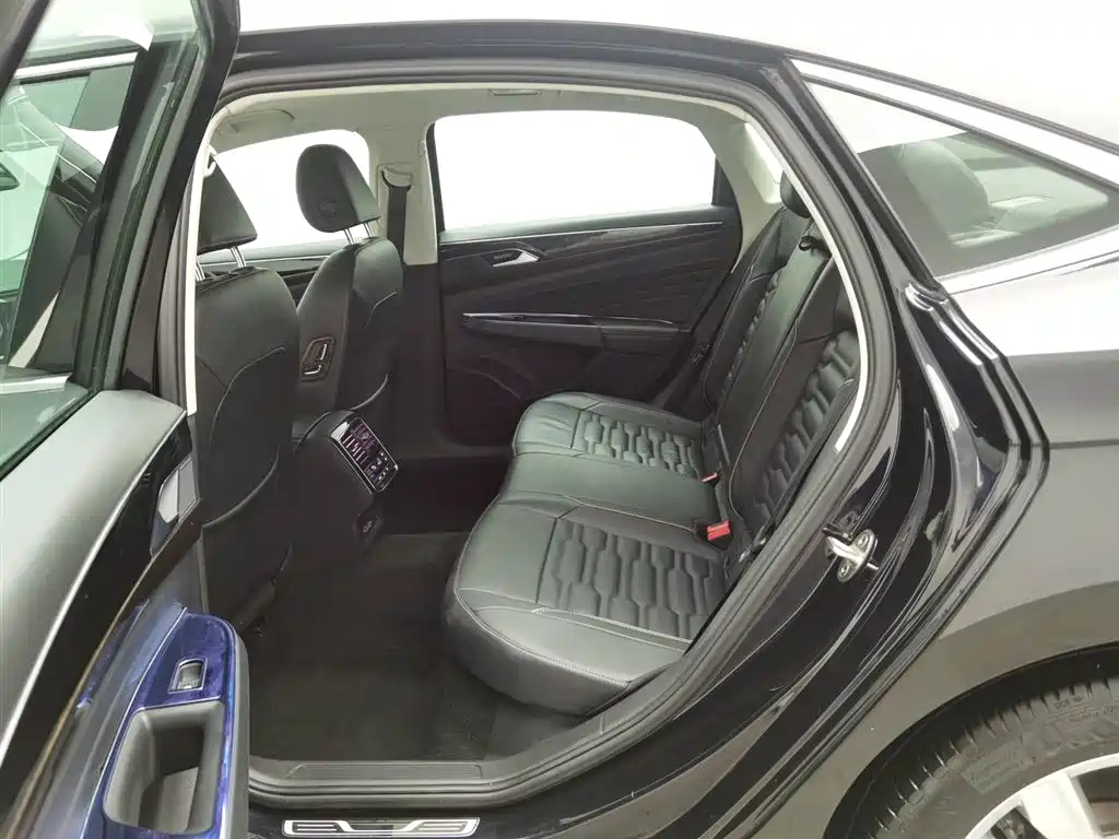 VOLKSWAGEN PASSAT 2019