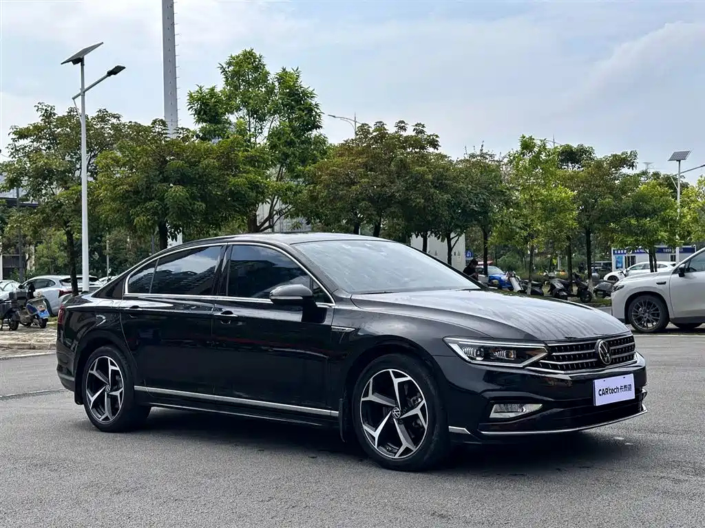 VOLKSWAGEN MAGOTAN 2023