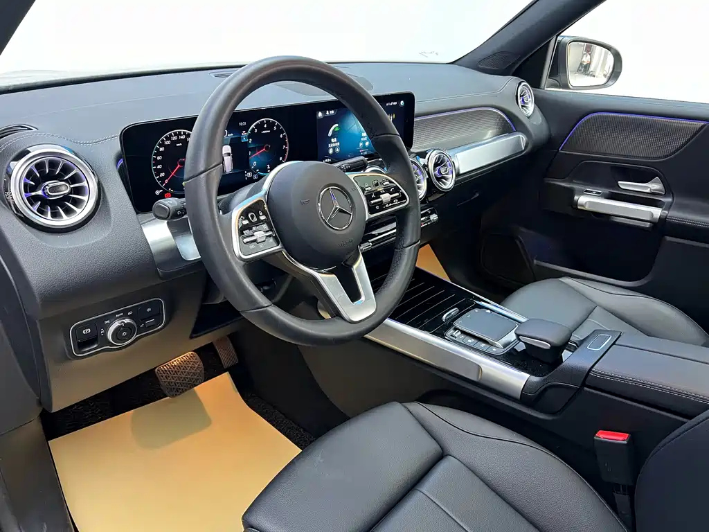 MERCEDES BENZ GLB 2023