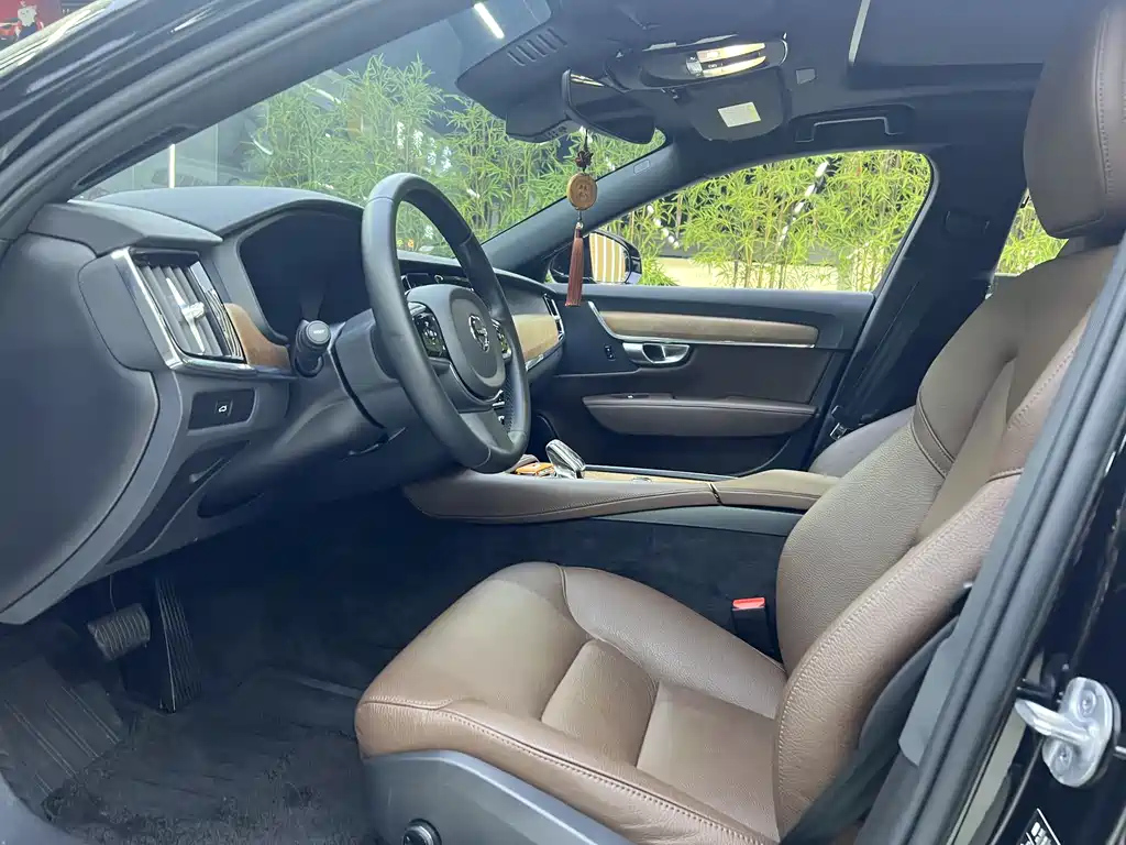 VOLVO S90 2023