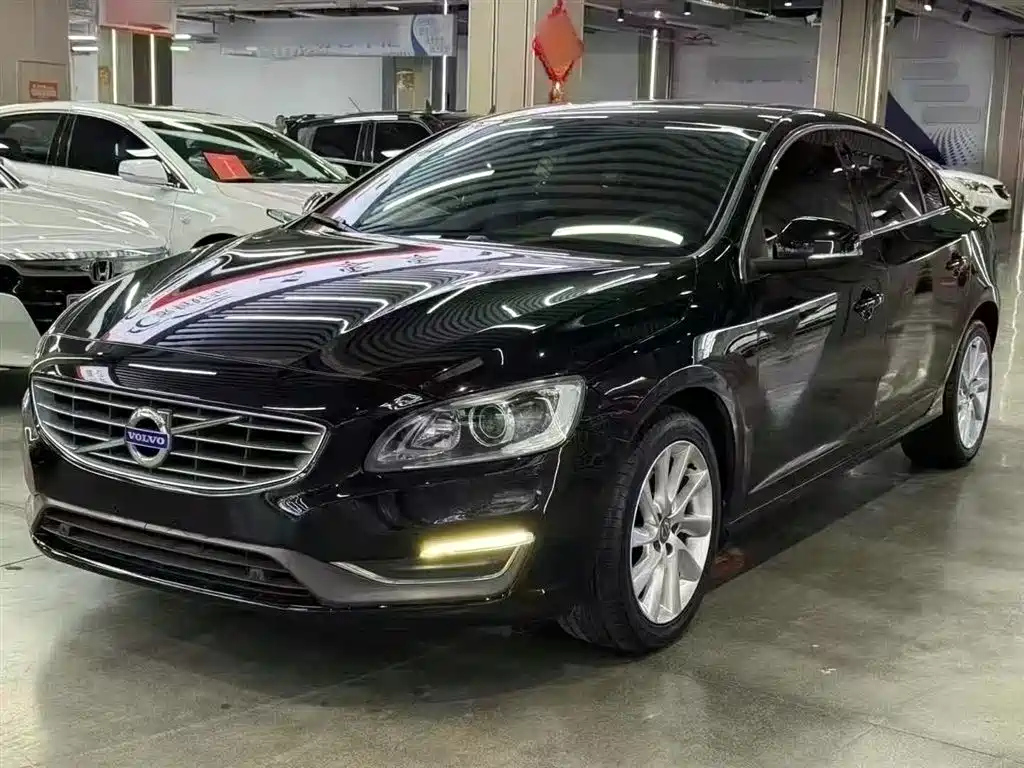 VOLVO S60 2015