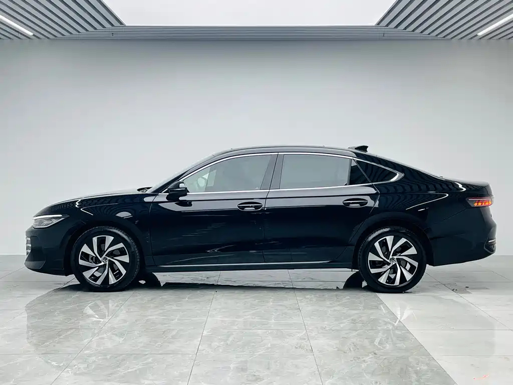 VOLKSWAGEN PASSAT 2025