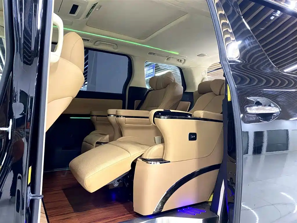 TOYOTA ALPHARD 2012