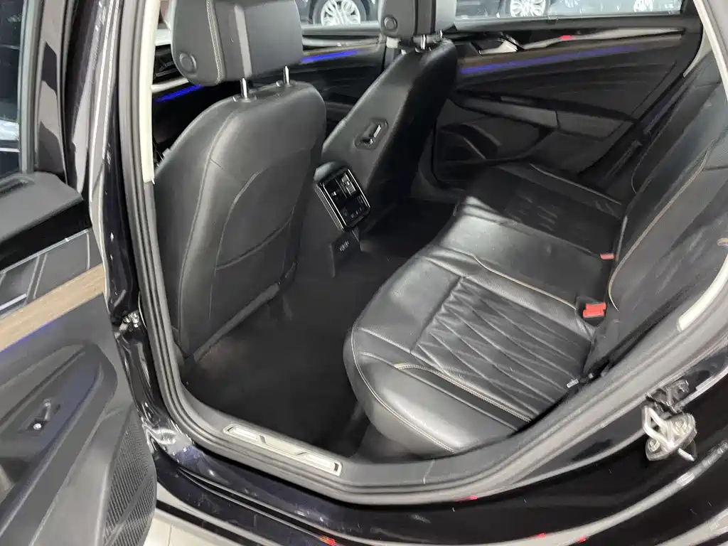 VOLKSWAGEN PASSAT 2019