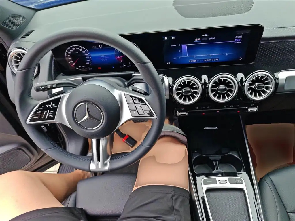 MERCEDES BENZ GLB 2024