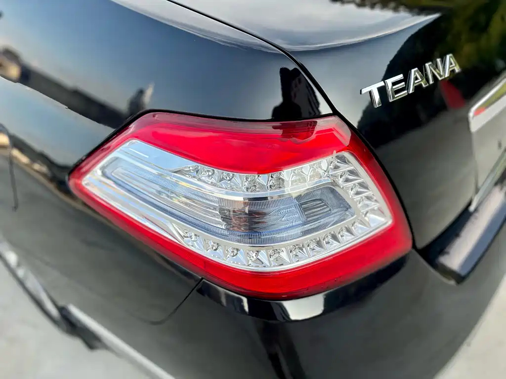 NISSAN TEANA 2011