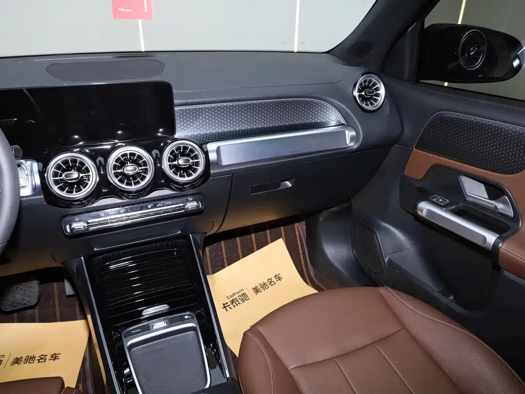 MERCEDES BENZ GLB 2024