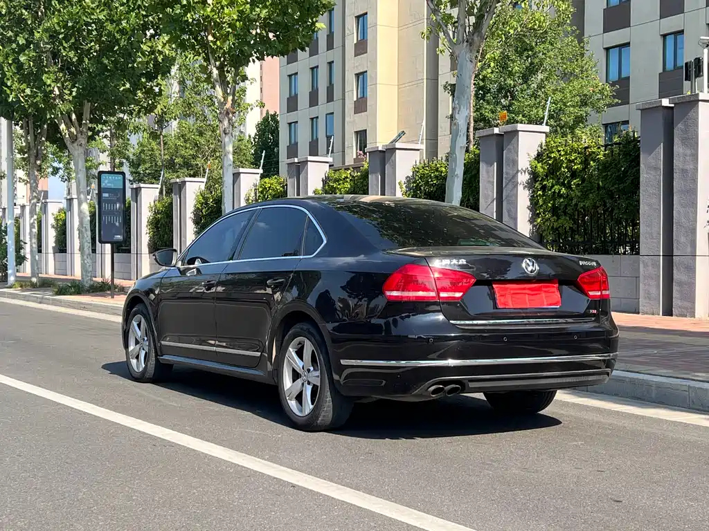 VOLKSWAGEN PASSAT 2015