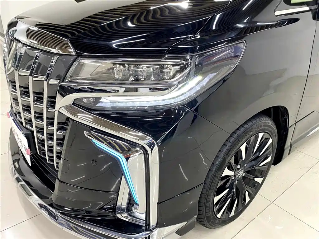 TOYOTA ALPHARD 2012