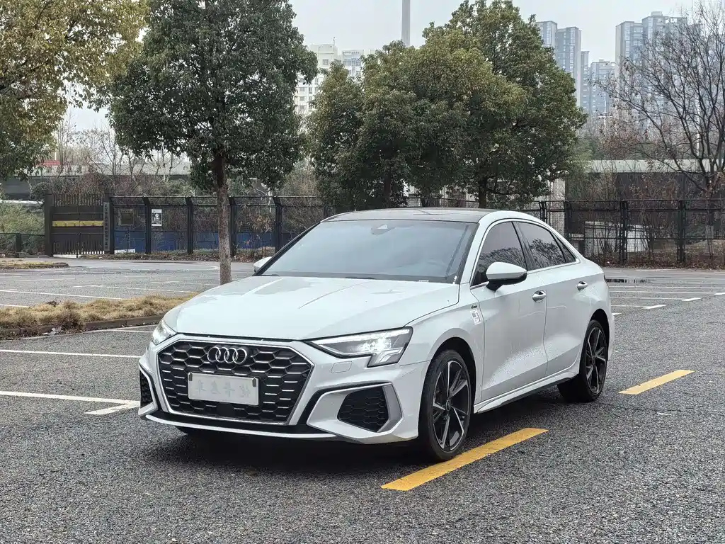 AUDI A3 2023
