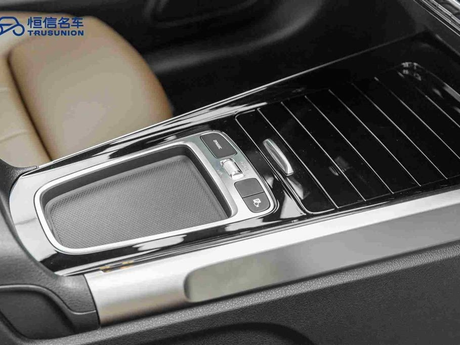 MERCEDES BENZ GLB 2024