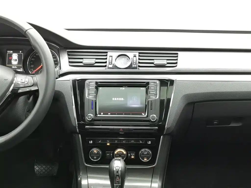 VOLKSWAGEN PASSAT 2017