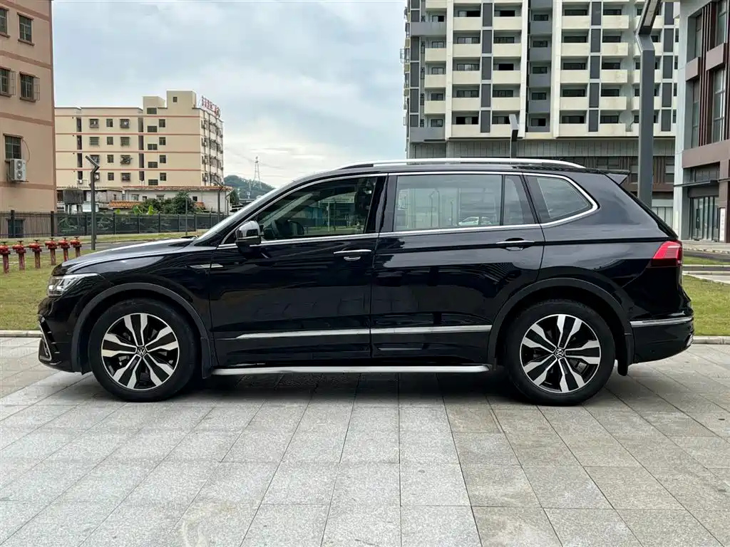 VOLKSWAGEN TIGUAN L 2023