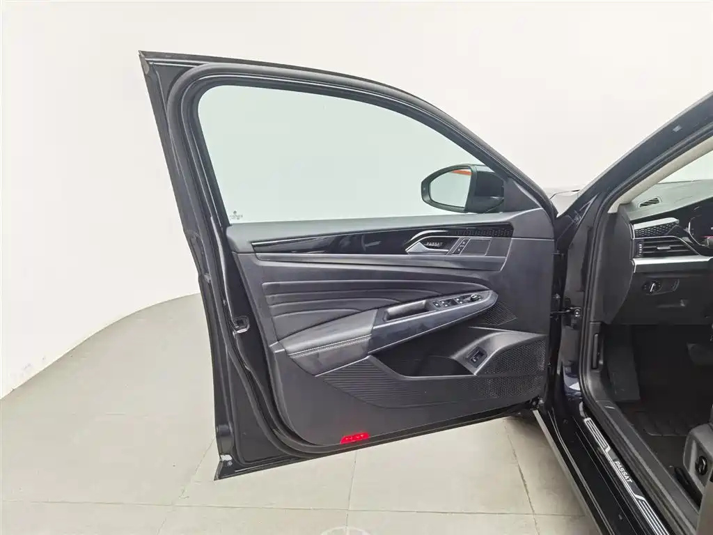 VOLKSWAGEN PASSAT 2022
