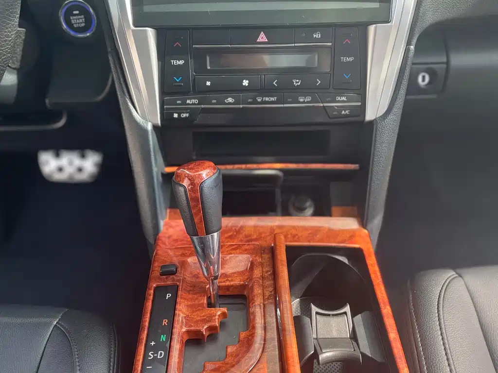 TOYOTA CAMRY 2015