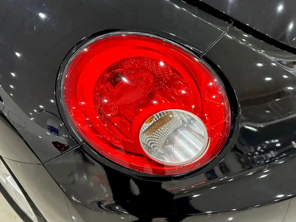 VOLKSWAGEN BEETLE 2010