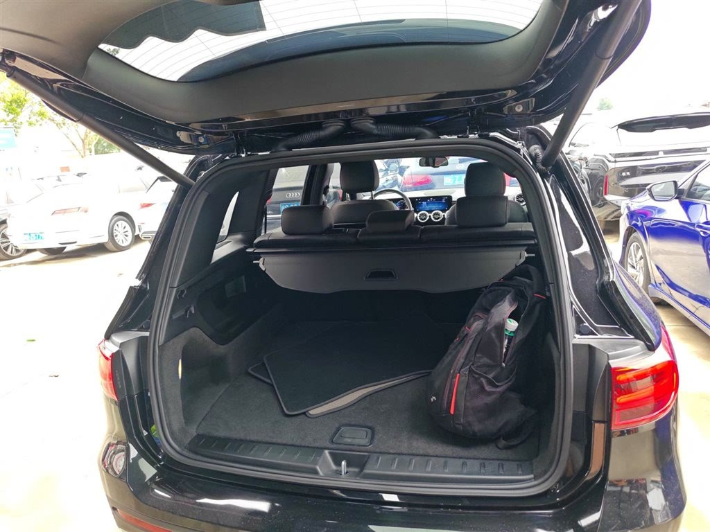 MERCEDES BENZ GLB 2024