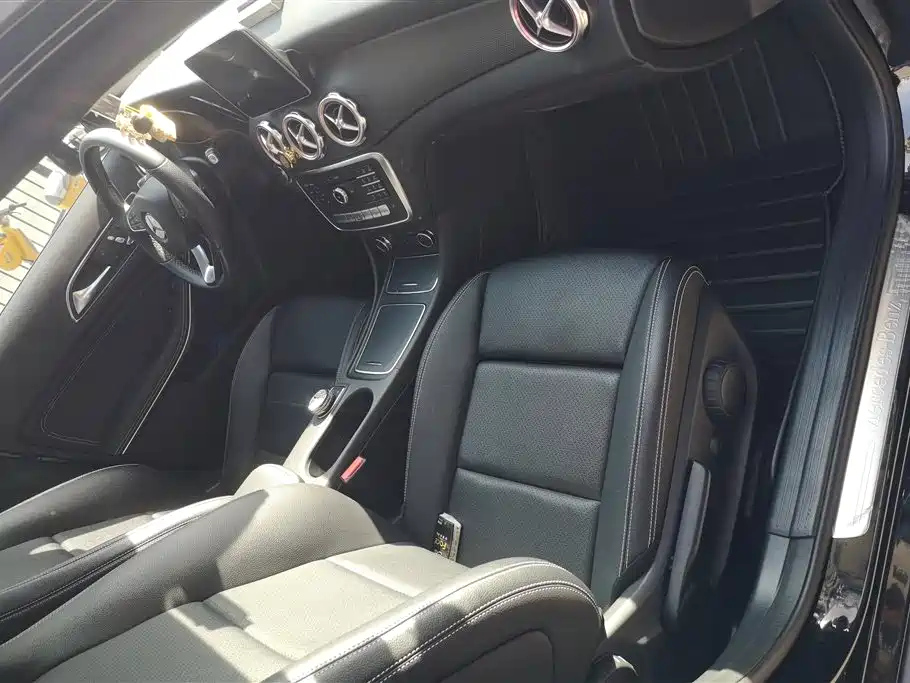 MERCEDES BENZ GLA 2017