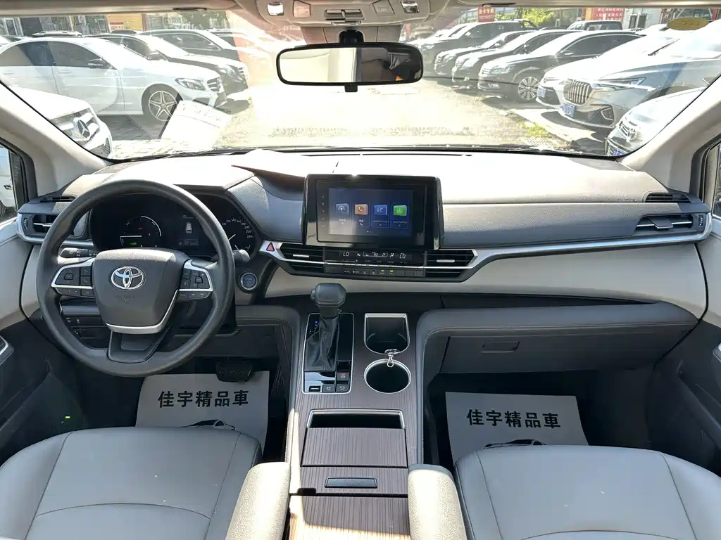 TOYOTA GRANVIA 2023