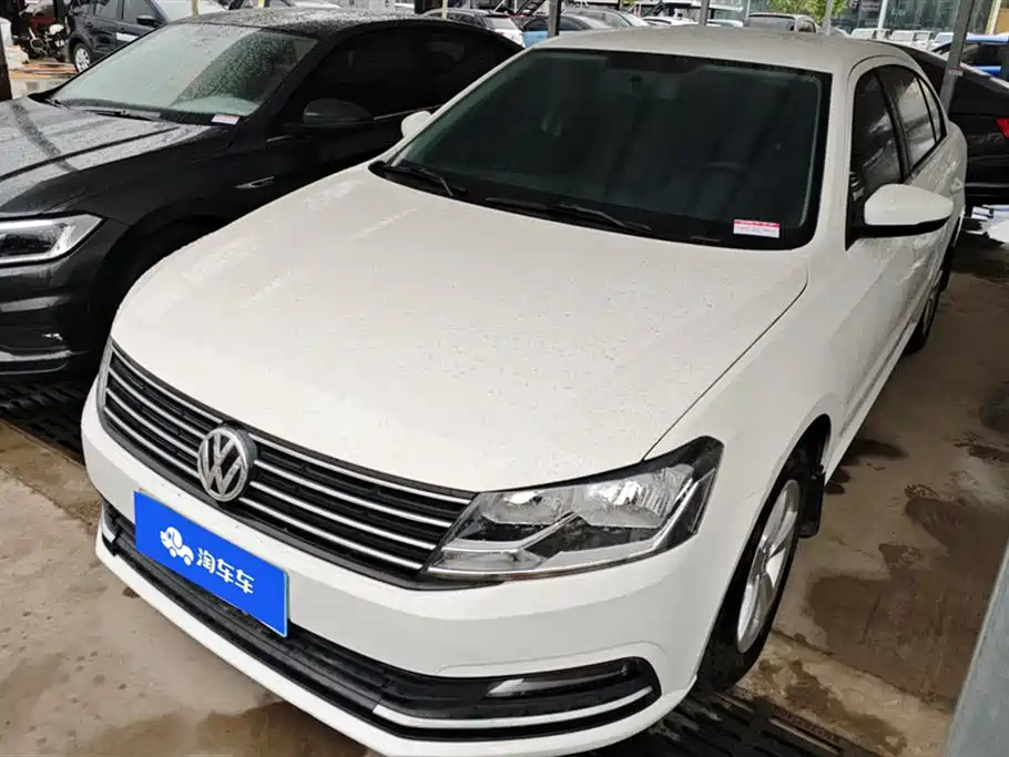 VOLKSWAGEN LAVIDA 2015