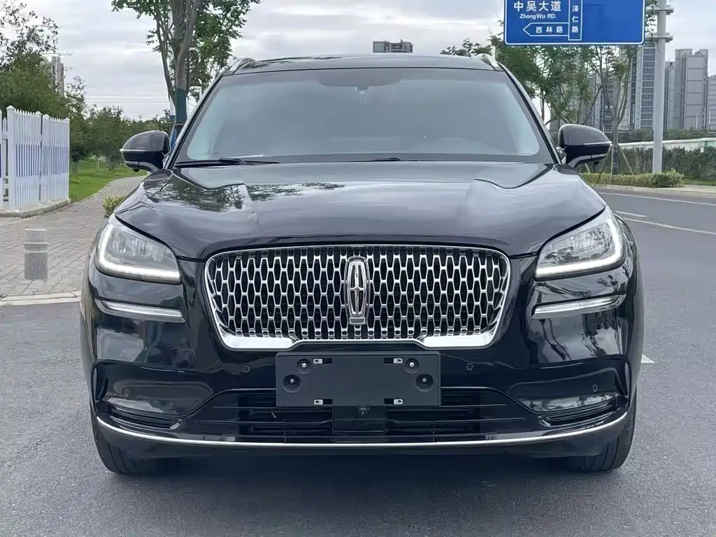 LINCOLN ADVENTURER 2022