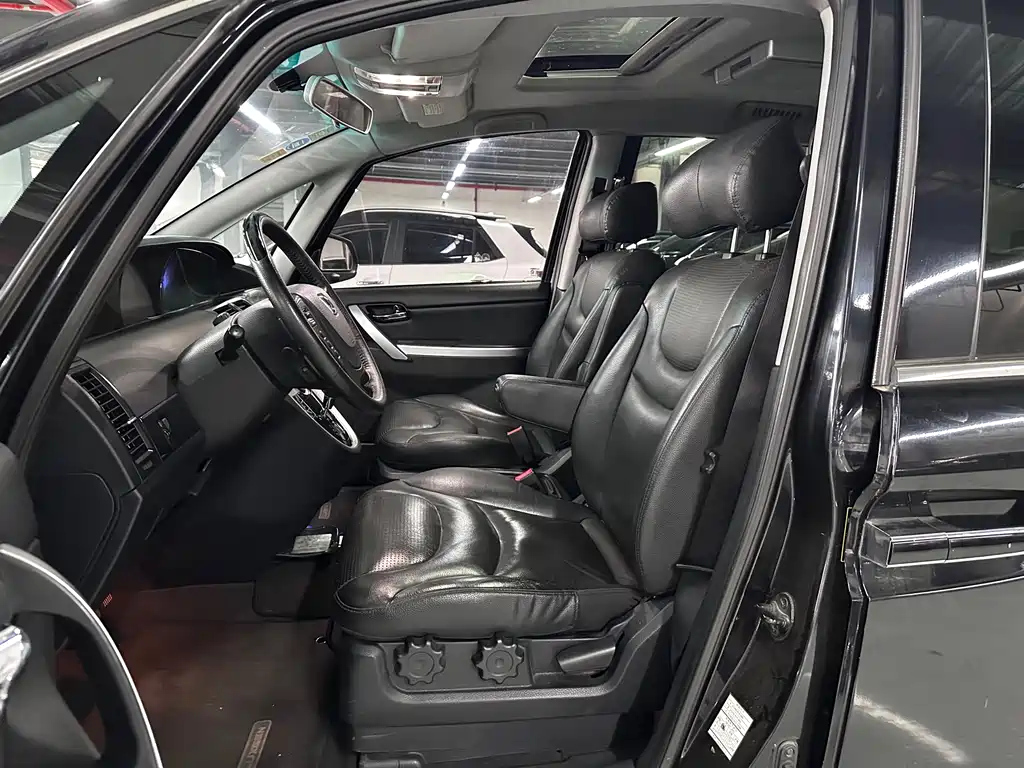 LUXGEN BIG 7 MPV 2013