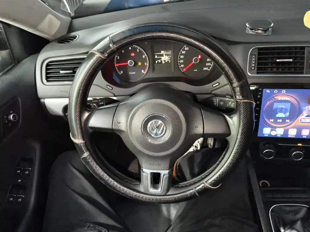 VOLKSWAGEN SAGITAR 2014