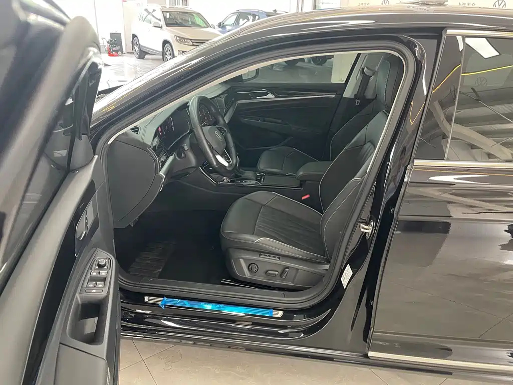 VOLKSWAGEN PASSAT 2022
