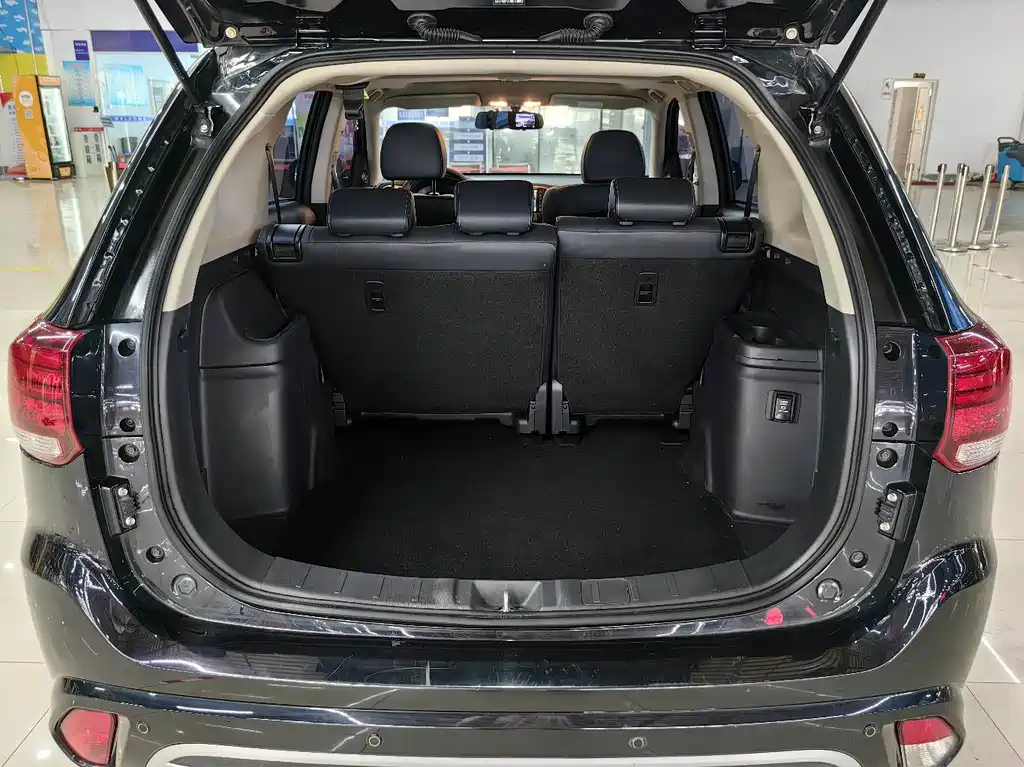 MITSUBISHI OUTLANDER 2021