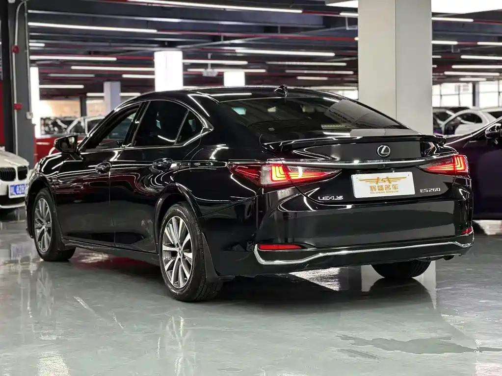 LEXUS ES 2020