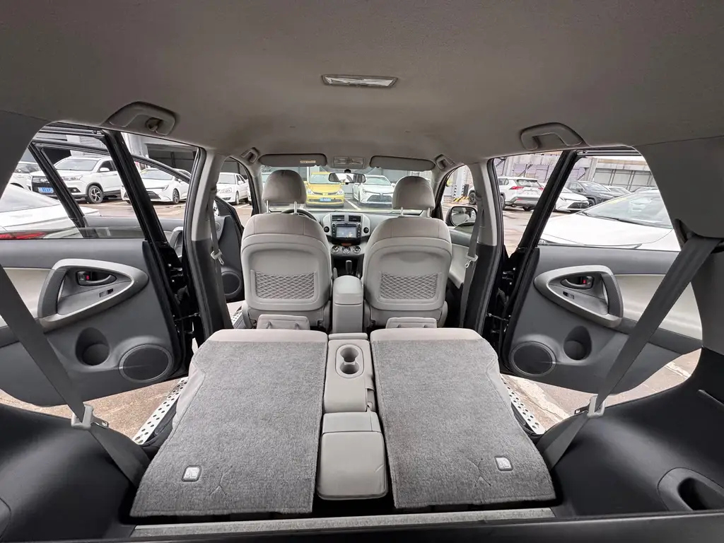 TOYOTA RAV4 RONGFANG 2011