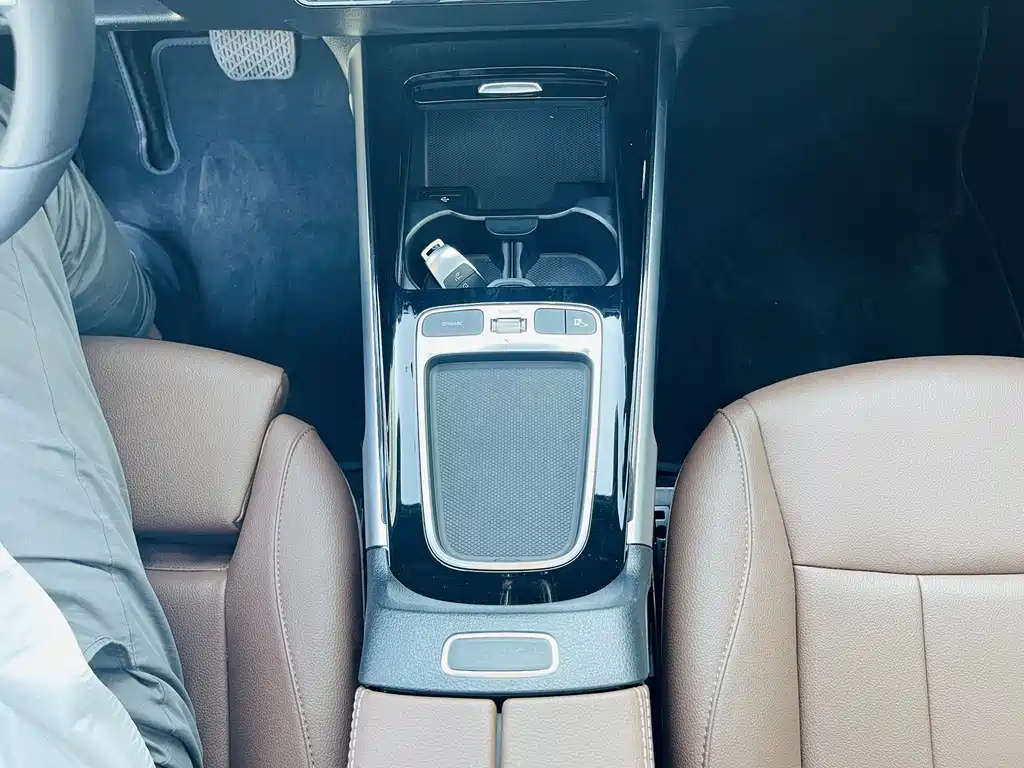 MERCEDES BENZ GLB 2024