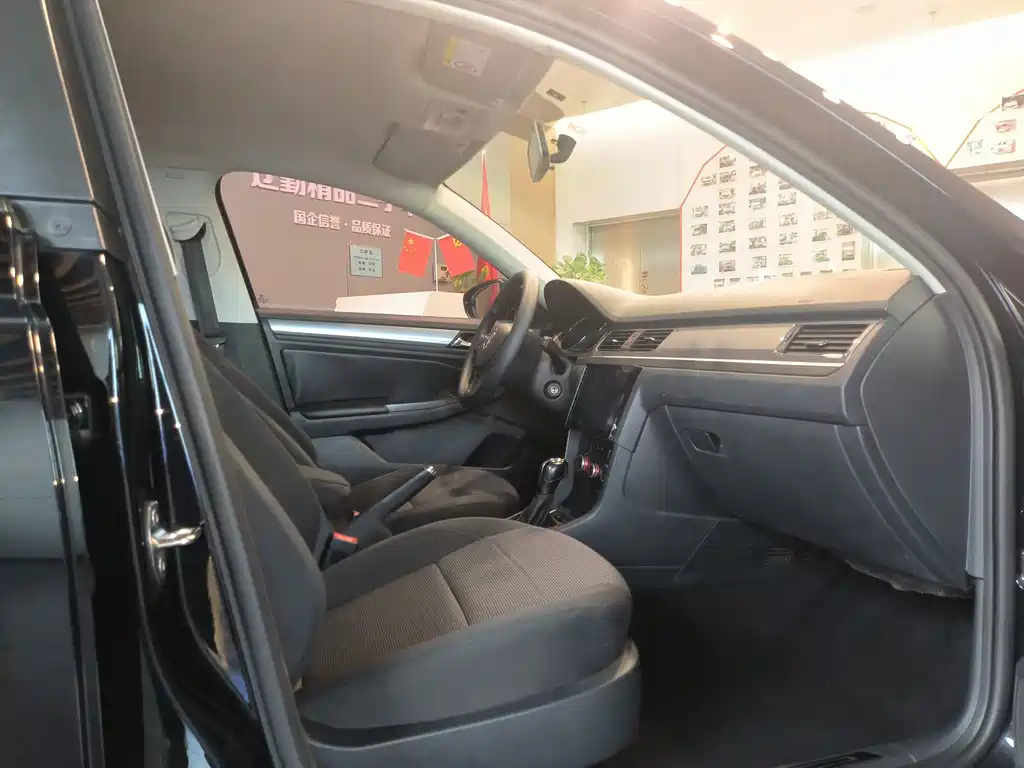 VOLKSWAGEN BORA 2018