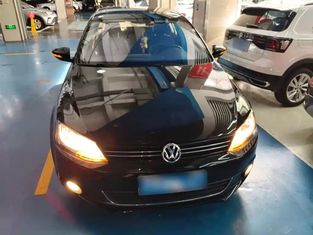 VOLKSWAGEN SAGITAR 2014
