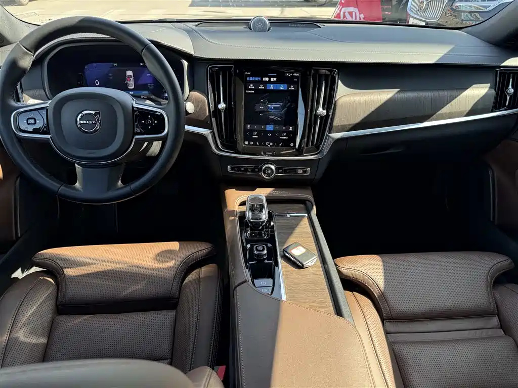 VOLVO S90 2025