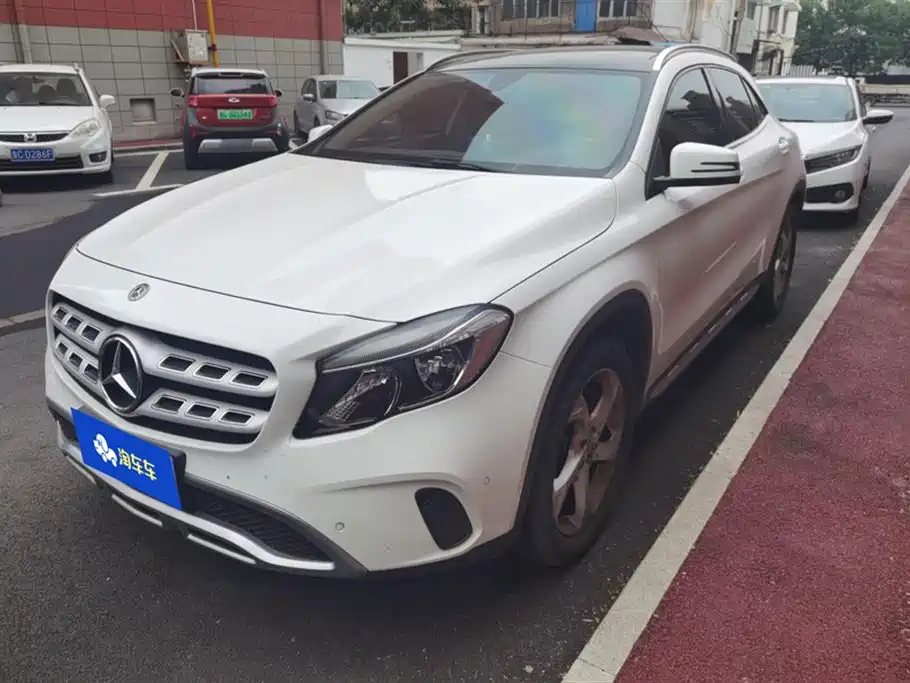 MERCEDES BENZ GLA 2019