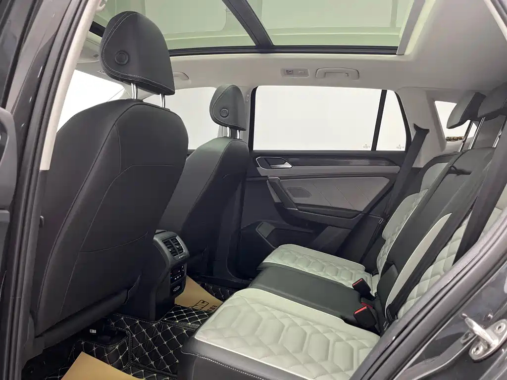 VOLKSWAGEN TAYRON 2023