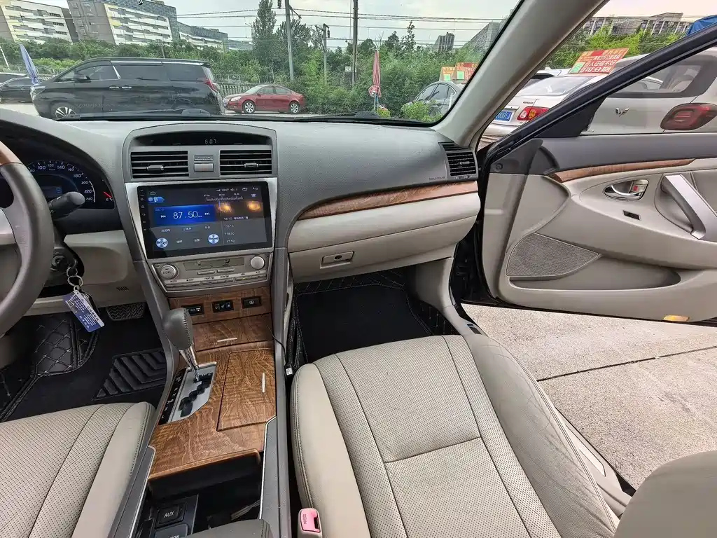 TOYOTA CAMRY 2011