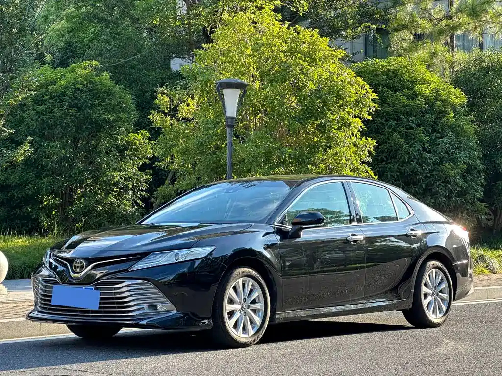 TOYOTA CAMRY 2019