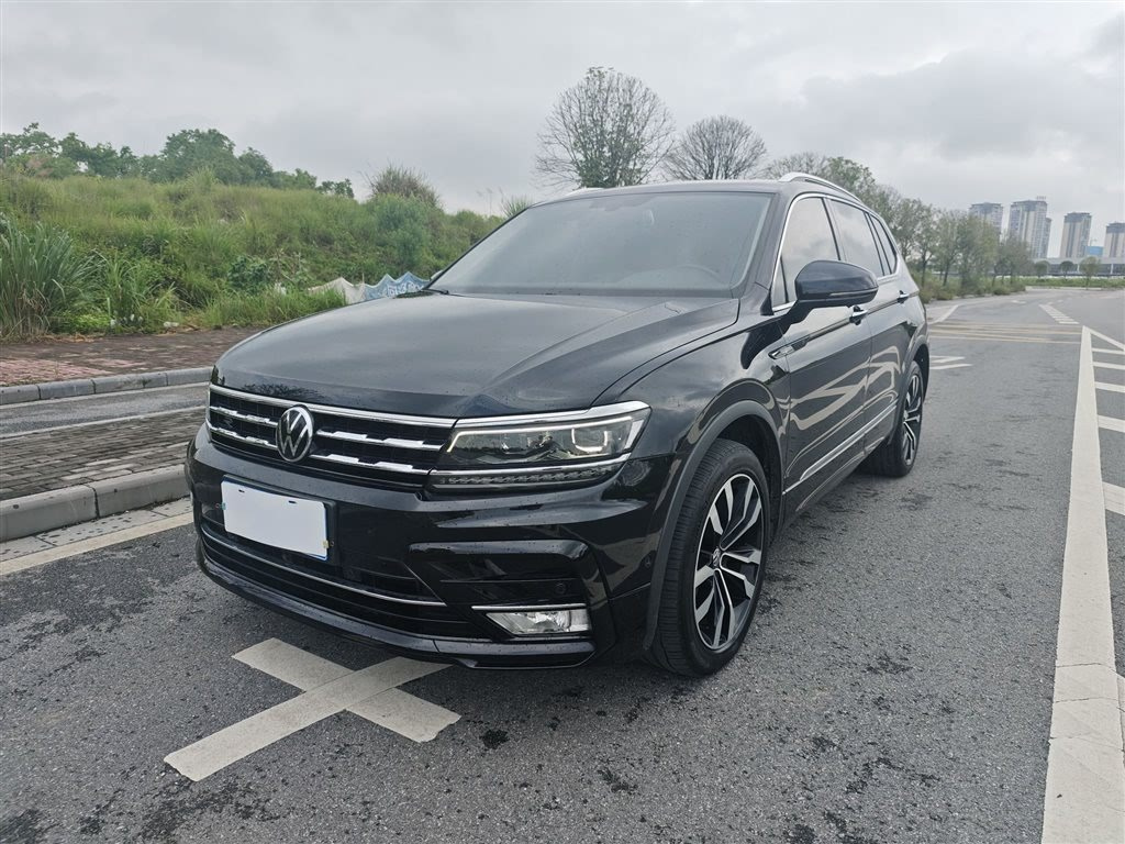 VOLKSWAGEN TIGUAN L 2021