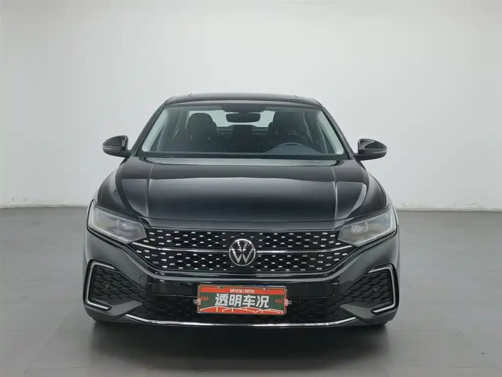 VOLKSWAGEN PASSAT 2023