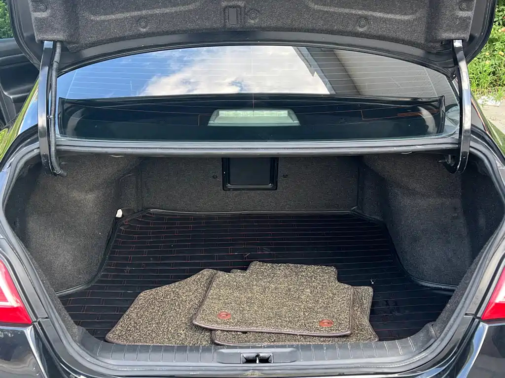 NISSAN TEANA 2015