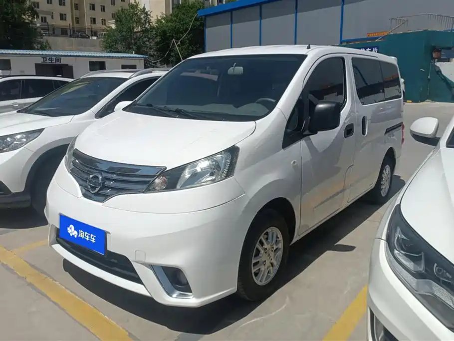 NISSAN NV200