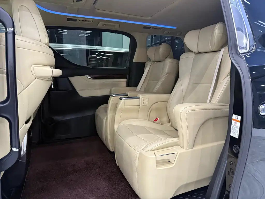 TOYOTA ALPHARD 2018
