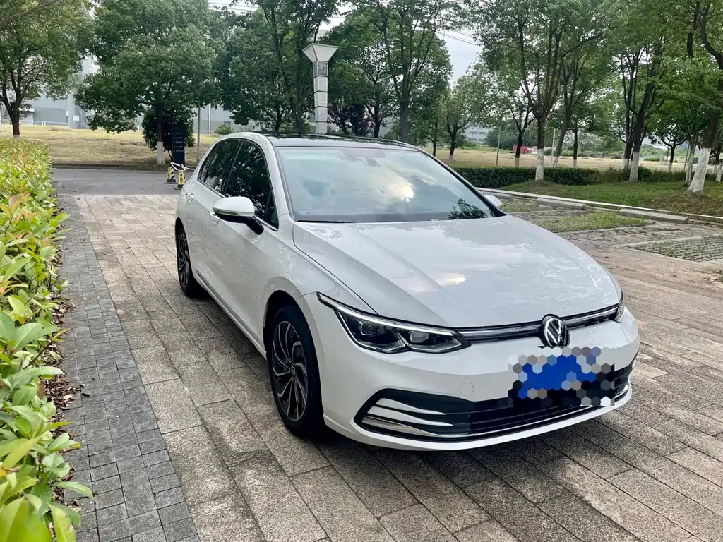VOLKSWAGEN GOLF 2023