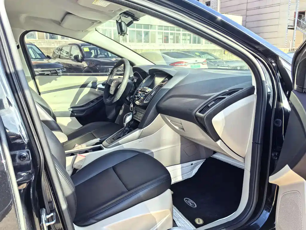FORD FOCUS 2015