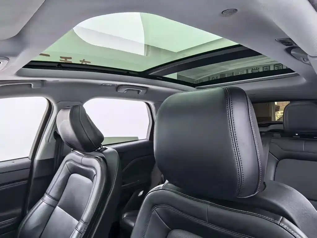 LINCOLN ADVENTURER 2021